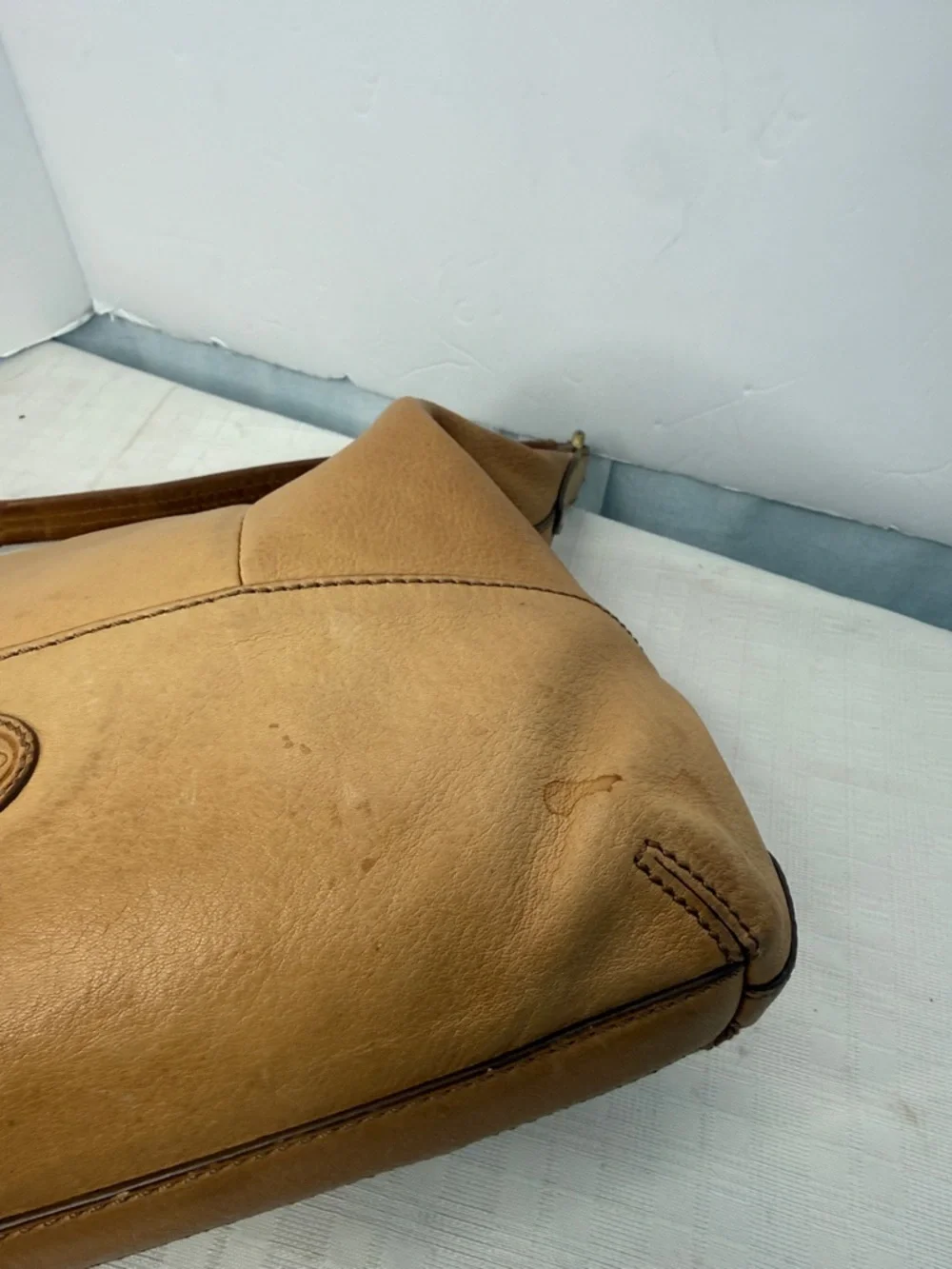 FOSSIL Medium Tan Brown Leather Buckle Pocket Large Hobo Shoulder Bag Purse EUC.